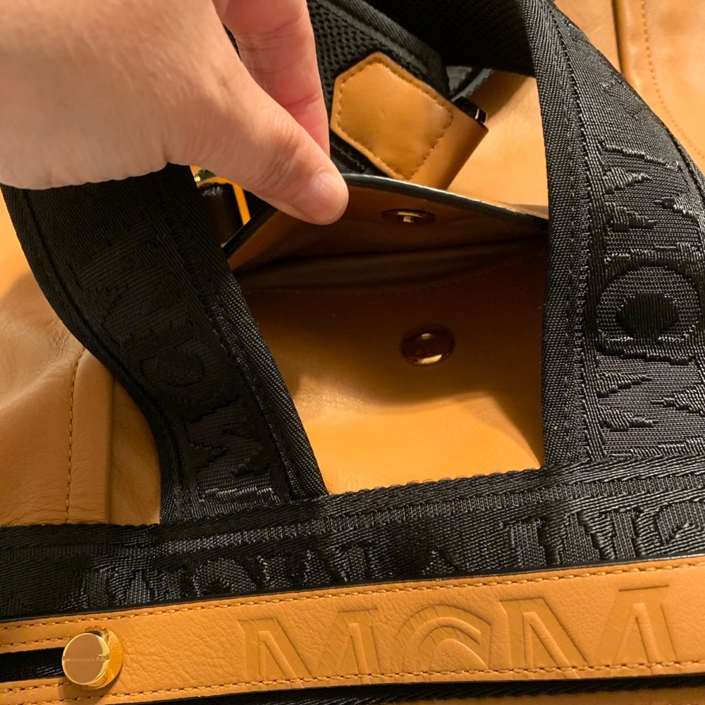 MCM backpack ( LG size ) - Picture 6 of 13